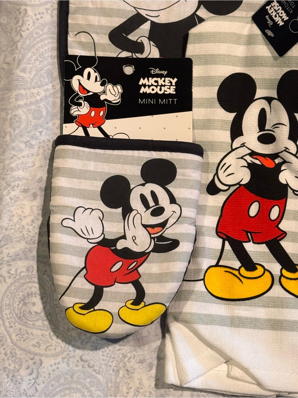 Disney Mickey Mouse Kitchen Linens Set - Picture 3 of 8